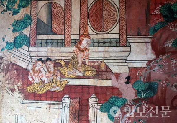 태국 랏차부리 불교사원의 웻산타라자타카(Vessantarajātaka)에서 웻산타라와 주자카.