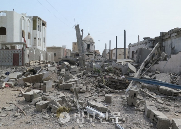 폭격으로 폐허가 된 예멘. 사진출처 국제엠네스티.