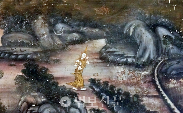 태국 펫차부리 불교사원의 웻산타라자타카(Vessantarajātaka)에서 맛디의 방황.