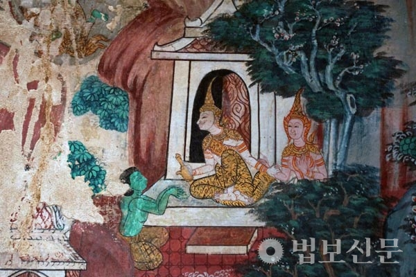 태국 랏차부리 불교사원의 웻산타라자타카(Vessantarajātaka)에서 맛디의 보시.