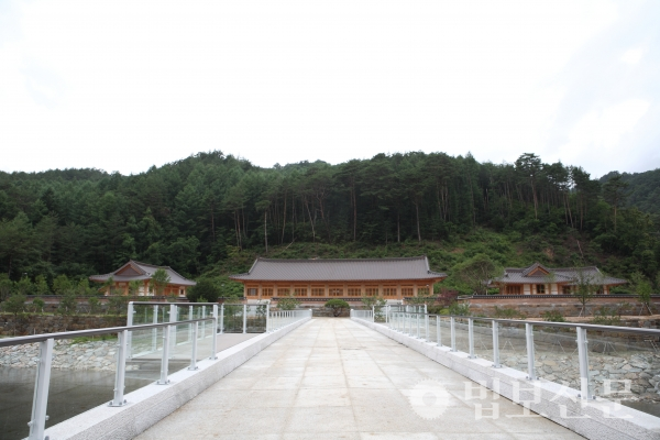 7월28일 개원하는 오대산 자연명상마을 입구 전경.
