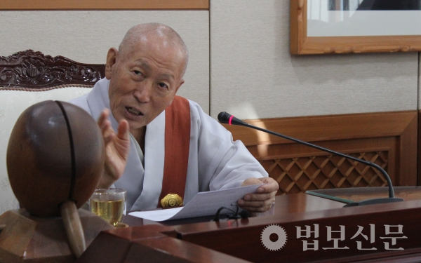 밀운 스님은 8월6일 서울 한국불교역사문화기념관 4층 대회의실에서 기자회견을 열고 “혁신위에서는 총무원장스님 친자 의혹 문제를 규명 중이다. 유전자 검사가 확정될 때까지 누구도 섣불리 판단하면 안 된다”고 주장했다.