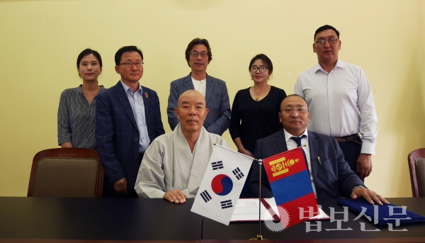 동국대는 몽골생명과학대학과 사막화방지 공동연구 등에 관한 업무협약을 체결했다.