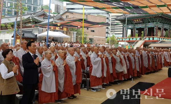 조계종은 8월26일 서울 조계사에서 사부대중 5000여명이 동참한 가운데 ‘참회와 성찰, 종단 안정을 위한 교권수호 결의대회’를 봉행했다.