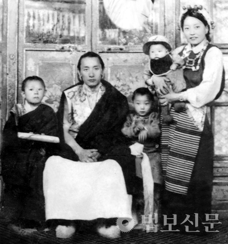 잠양 다그모 쿠쇼 가족의 모습.