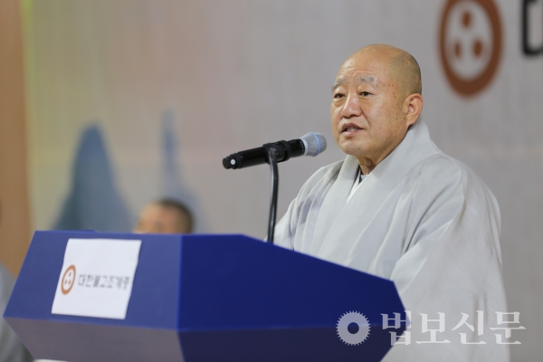 조계종 총무원장 원행 스님은 종무원들의 한국불교를 위한 노력이 역사에 기록될 것이라고 격려했다.
