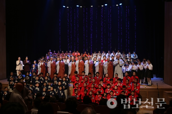 제3회 천진불 어린이 연합 합창제가 2월23일 부산 영도문화예술회관에서 개최됐다.