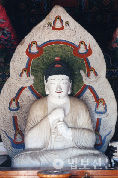 동화사 석조비로자나불상, 863년, 높이 129㎝, 대좌 89㎝.