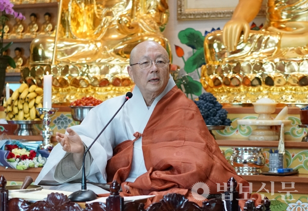 자광 스님은 “윤리도덕이 무너지고 있는 오늘날 부처님 계율로 중심을 잡아야 한다”면서  “불자들은 오계를 꼭 지키려 노력해야 한다”고 강조했다. 