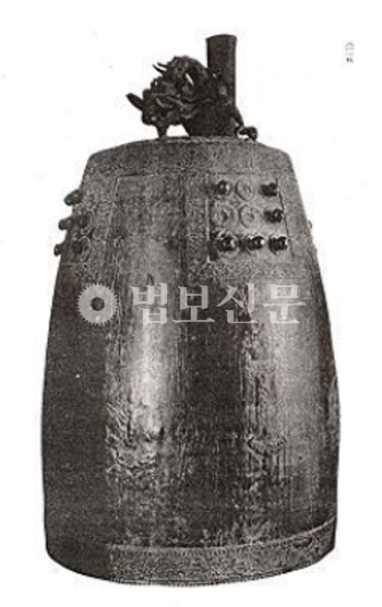 1920년 남한산성 종각에 있던 천흥사 동종(출처 ‘조선고적도보’2).