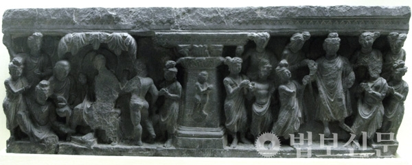 까삘라왓투에 귀향한 부처님. 2~3세기, 인도박물관.