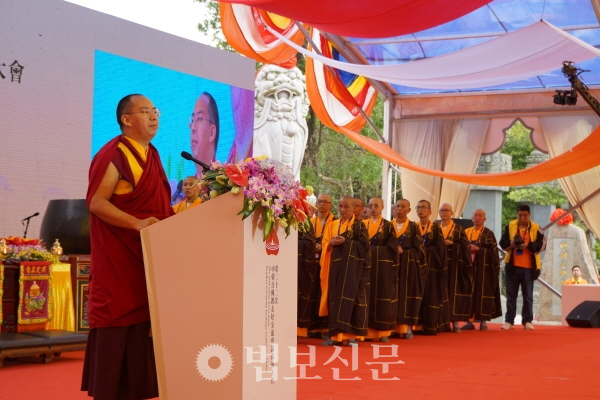 세계평화기원법회에는 판첸라마가 참석해 눈길을 끌었다.
