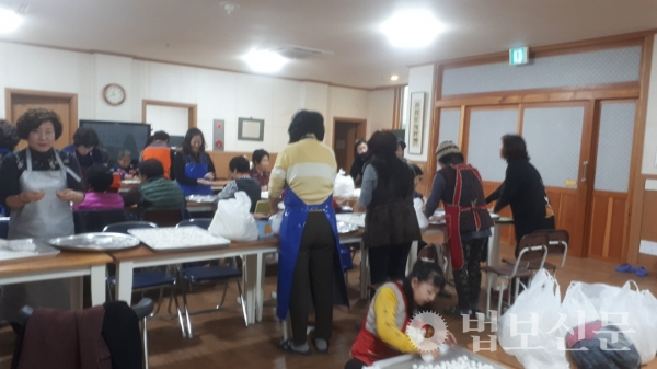 대원사 신도회(회장 김정애)는 나눔 일환으로 지역 복지시설과 단체에 3000인분 동지팥죽을 나누며 아미타 천일기도 회향 의미를 더했다.