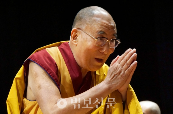 티베트의 정신적 지도자 달라이라마.