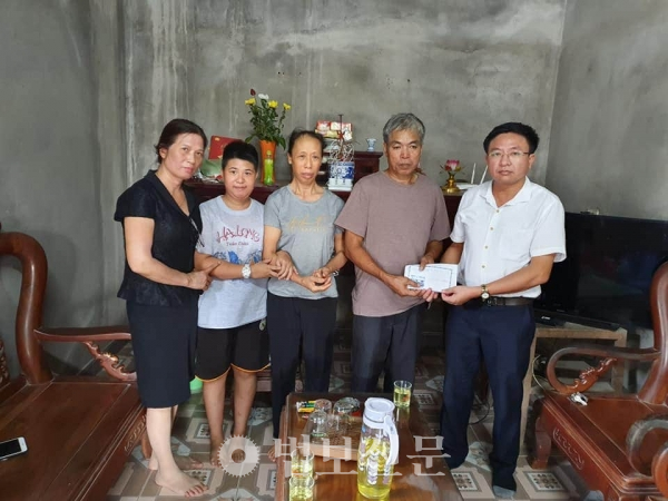 부이티프엉씨가 졸업한 고등학교 선생님들은 7월1일 부이티프엉씨의 가족을 찾아 십시일반 모금한 300만동(한화 15만원)을 전달하고 부이티프엉씨의 건강을 기원했다.