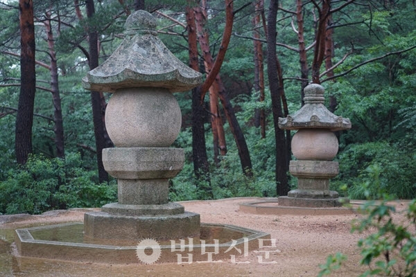 속리산 복천암의 신미대사부도탑(보물 제1416호).
