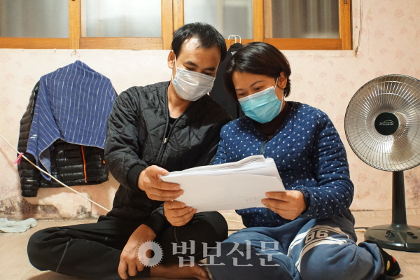 '코리아 드림'을 갖고 한국으로 온 태국 출신 바폰(40)씨와 아내 르왕짜이(42)씨.