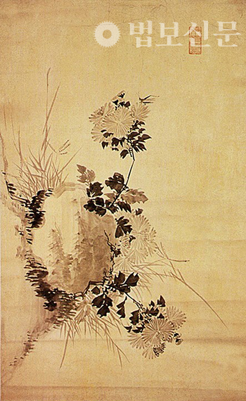 정조대왕 作 ‘국화도’, 종이에 수묵, 86.5×51.3㎝, 18세기, 동국대학교박물관.