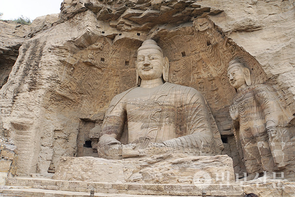 5세기 중국 북위의 문성제가 후원해 조성된 운강석굴.