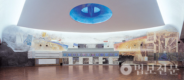 백남준·진영선 작, ‘해인사 판타지’. 2001년 완성.  