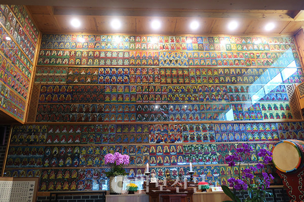 수어로된 금륜사 천불만다라.   