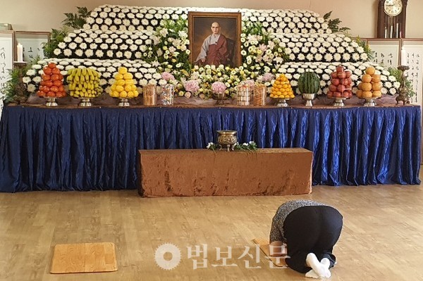 영화사 분향소.