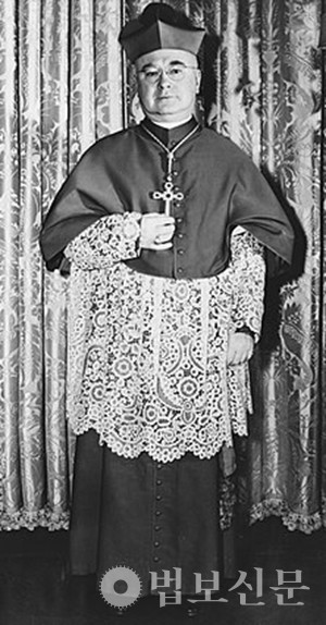 프랜시스 조지프 스펠먼. 1945년 당시 미국 뉴욕대교구장 겸 미군 군종감.