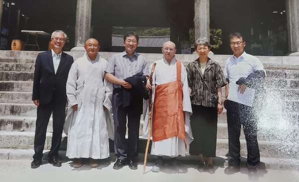 2019년 7월29일 금산사 처영문화기념관에서 열린 월주 스님의 지구촌공생회 15주년 특별전시회 기념사진.