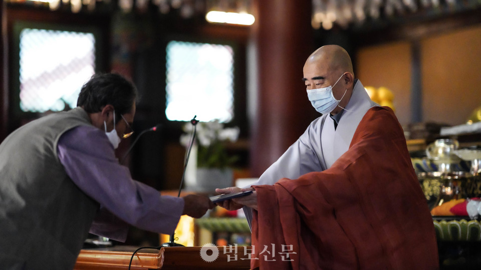 김부윤 초대회장은 “군 연합신도회 발족을 계기로 오대산본 실록·의궤 제자리찾기 운동에 힘을 보태고, 부처님오신날 봉축행사, 순회 법회, 봉사활동에 최선을 다하겠다”고 포부를 밝혔다.