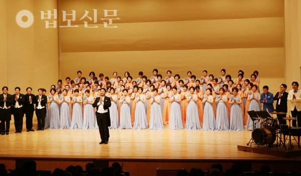 부산불교합창단연합회가 2018년 11월5일 개최한 '부산불교합창제' 모습. 법보신문 자료사진. 
