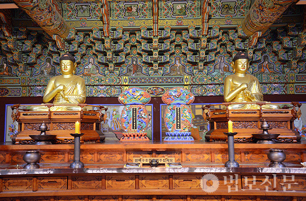 해인사 목조비로자나불병좌상, 통일신라시대.