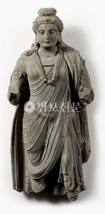 간다라 보살상, 2~3세기, 편암, 높이 116.8cm, 국립중앙박물관 소장.