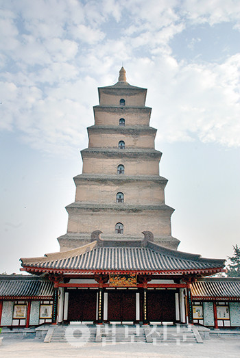 중국 서안 자은사에 있는 대안탑. 652년, 현장이 인도에서 가져온 경상(經像)을 안치하기 위해서 조성한 것으로 중국의 대표적 전탑이다.