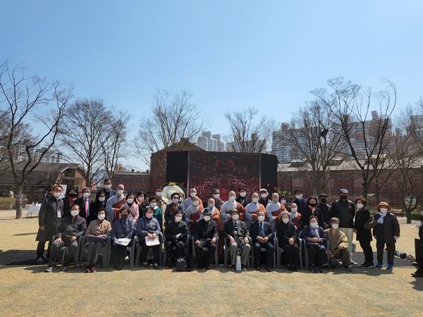 추모재가 끝난 후 기념촬영.