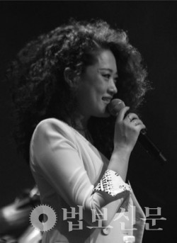 양지밴드의 재즈 보컬리스트 양지.