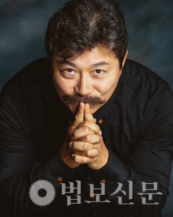 바리톤 김동규 씨.