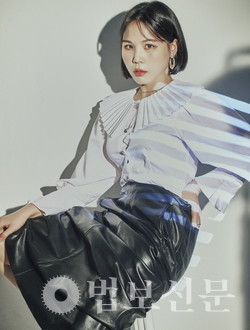 인기가수 알리.