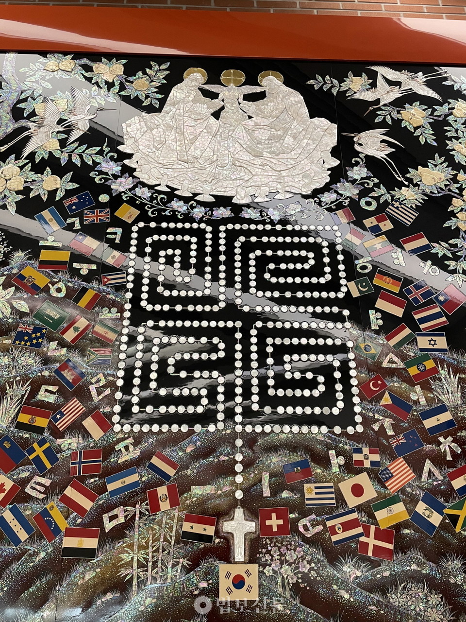 서소문성지 역사박물관에 전시된 초대형 나전칠화.