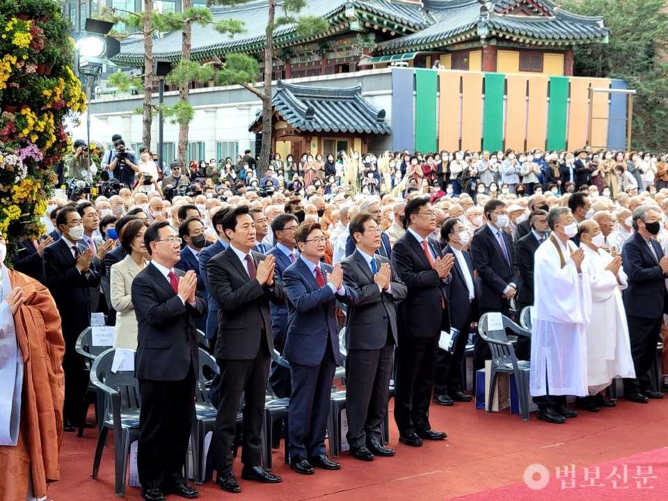 취임법회에는 여야 대표를 비롯해 오세훈 서울시장 등 정관계 인사들이 대거 참석했다. 