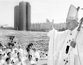 교왕 요한 바오로 2세. 1984년 방한 세계성체대회 주관.
