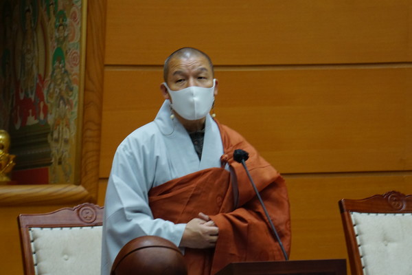 조계종 18대 중앙종회 전반기 의장에 주경 스님.