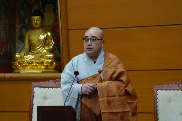 수석부의장에 5선의 무관 스님.