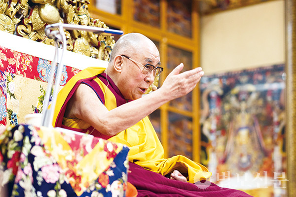 달라이라마는 항상 선한 마음을 잊지 않도록 수행하고 공성에 대해 깊이 사유할 것을 강조했다.