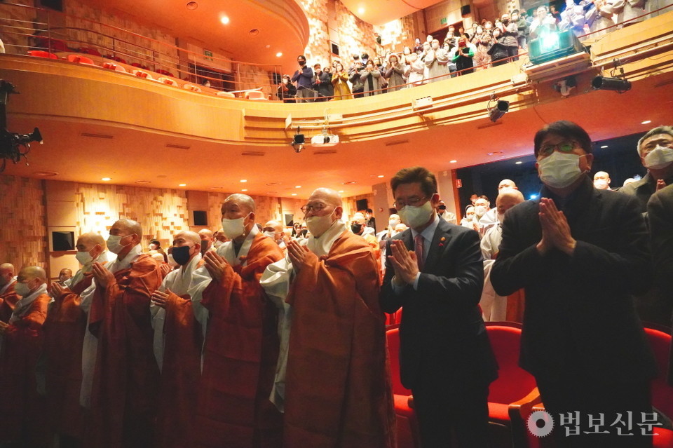 한국불교문화사업단은 12월17일 서울 세종문화회관 M씨어터에서 ‘템플스테이 20주년 기념식’을 개최했다.