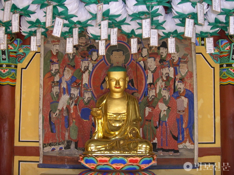 지장시왕도가 봉안된 남원 선원사 명부전 내부. [선원사]