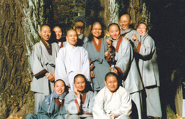 2008년 운문사 강사시절 학인들과 함께한 사진.