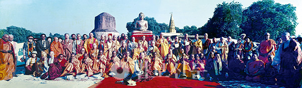 1996(불기 2540)년 12월8일 인도 녹야원에서 세계승가회한국본부 주최로 열린 세계비구니계 수계식에 참석한 의현 스님.  
