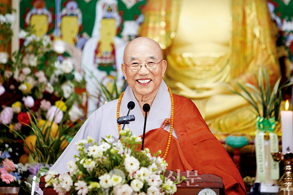장산 스님은 “가장 가까이에 있는 사람들부터 부처님 법을 전하자”며 전법 원력을 세울 것을 당부했다. 