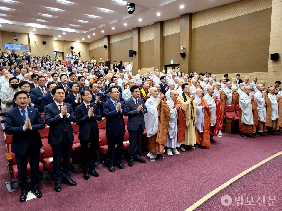 국회정각회가 5월10일 국회의원회관 대회의실에서 창립 40주년 기념법회를 봉행했다. 