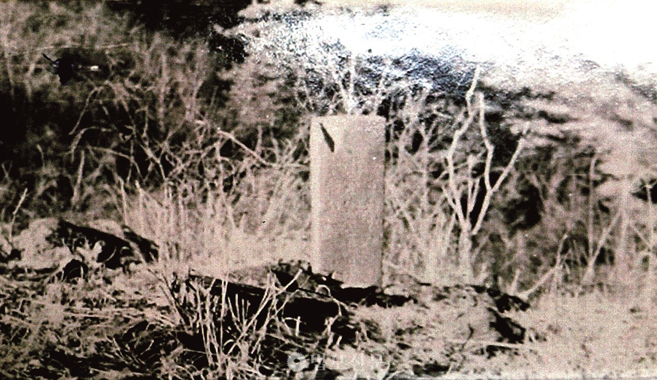 남상철(1891~1978)씨의 1962년 2월 주어사의 해운대사 의징비석 촬영본.